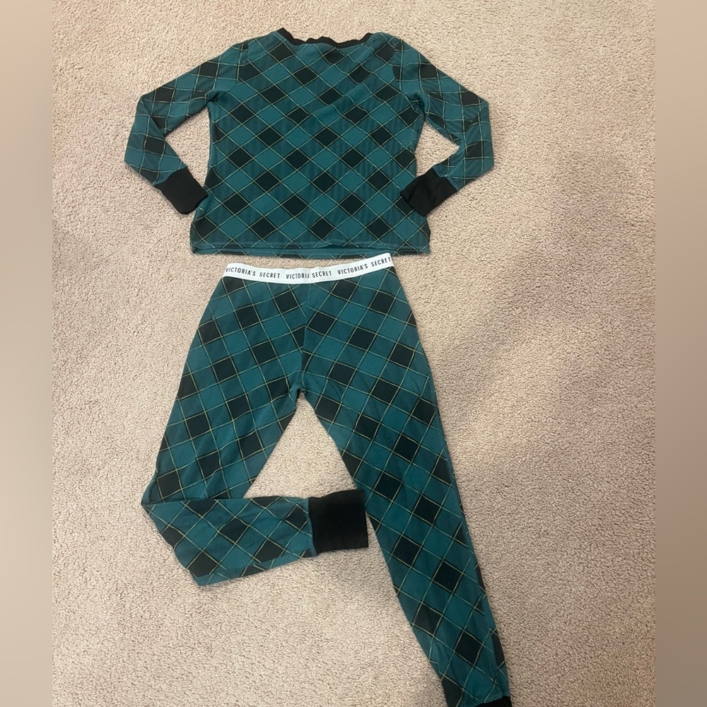 VICTORIA's SECRET Argyle Thermal Long Pajama Set - Picture 10 of 10